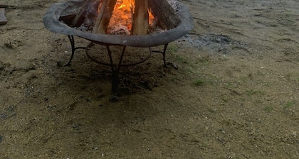 Lakefront 4 Bedroom 2 Bathroom Retreat with Beach and Dock