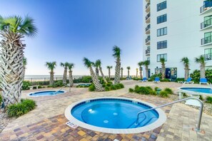 Condo, 1 habitación, balcón (410) | Alberca | Alberca techada y alberca al aire libre