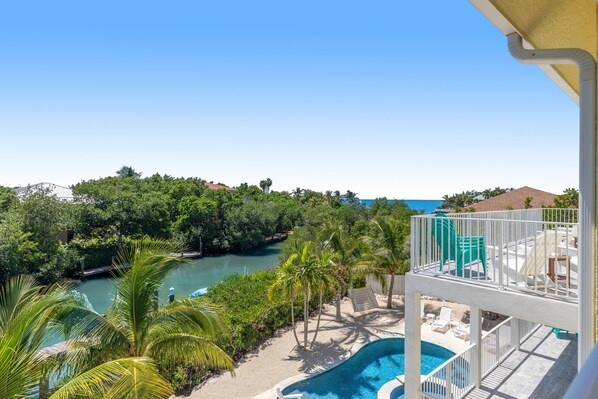 Property grounds - Waterfront home with ocean view, 50-foot dock, private pool & spa - dog-friendly (Marathon)