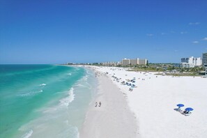 Beach nearby, sun loungers, beach towels