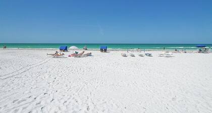 Siesta Key - PRIVATE BEACH - Heated Pool - Walkable to activities