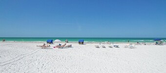 Siesta Key - PRIVATE BEACH - Heated Pool - Walkable to activities