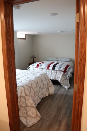 5 bedrooms, free WiFi, bed sheets