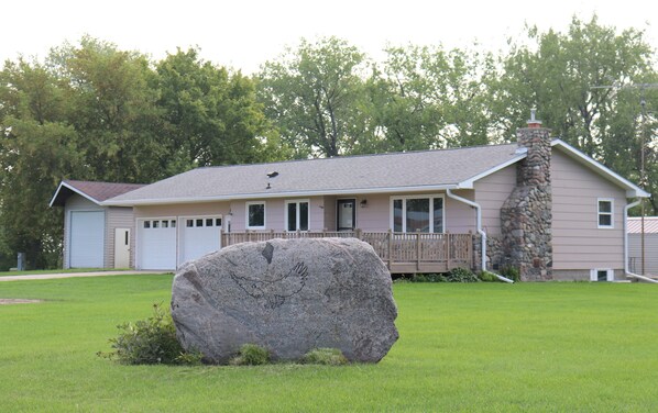 Exterior - Prairie Pines Lodge....15 private acres....near Devils Lake (Devils Lake)