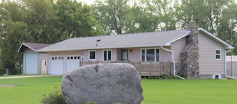 Prairie Pines Lodge....15 private acres....near Devils Lake