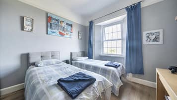 4 habitaciones, tabla de planchar con plancha, wifi y ropa de cama