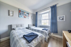 4 chambres, fer et planche à repasser, Wi-Fi, draps fournis