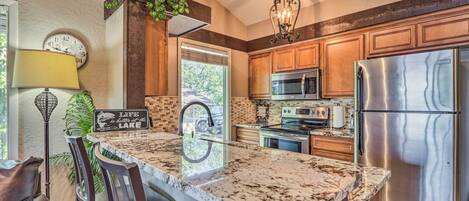 Kühlschrank, Mikrowelle, Herdplatte, Geschirrspüler