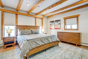 5 bedrooms, iron/ironing board, travel cot, Internet - Luxury Keystone Cabin w/ Hot Tub, 1 Mi to Lifts! (Keystone)