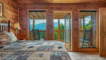 5 bedrooms, desk, iron/ironing board, WiFi