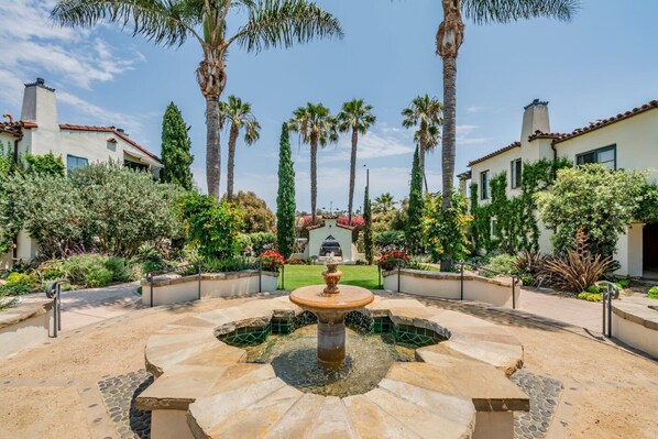 Terrace/patio - Condo in Trendy Neighborhood Within Walking Distance to Beach! (Santa Barbara)