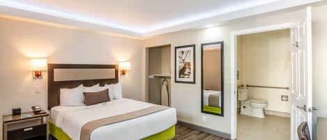 3 bedrooms, desk, iron/ironing board, free WiFi