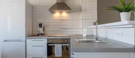 Refrigerador, microondas, horno y lavavajillas