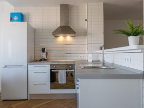 Réfrigérateur, micro-ondes, four, lave-vaisselle