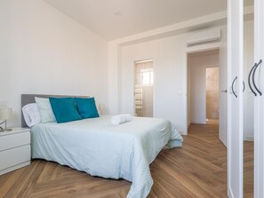 3 slaapkamers, een strijkplank/strijkijzer, internet, beddengoed