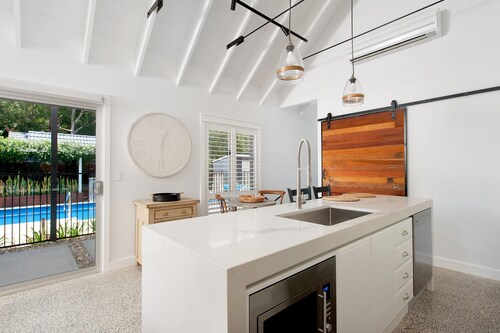 Luxury Couples Retreat with Heated Private Pool in Salamander Bay