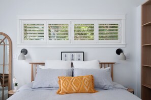 1 bedroom, desk, iron/ironing board, free WiFi - Luxury Couples Retreat with Heated Private Pool in Salamander Bay (Salamander Bay)