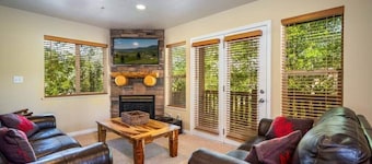 Ski Paradise MH 303 | Near Powder Mtn | Hot Tub