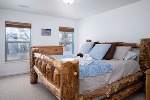 3 chambres, fer et planche à repasser, lit de bébé portatif