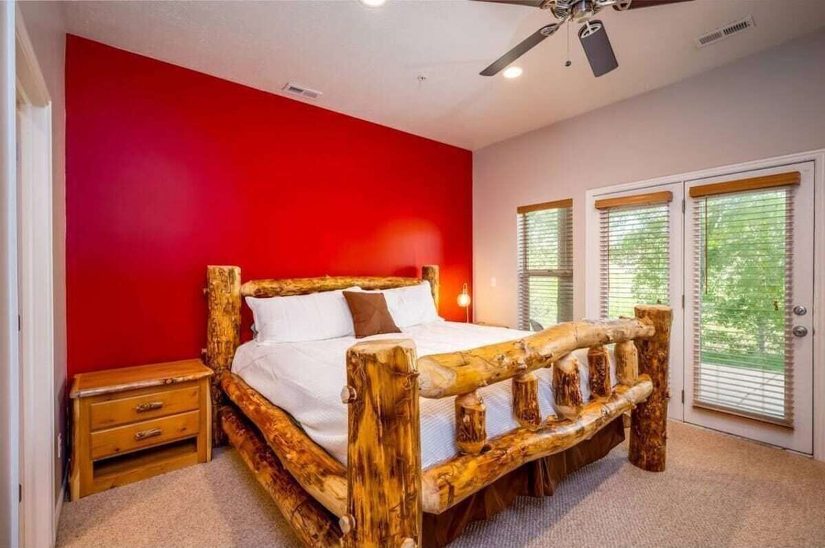 3 bedrooms, iron/ironing board, travel crib, free WiFi