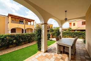 屋外ダイニングエリア