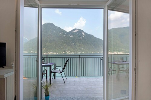 Appartamento "7 Il Tornante" with Lake & Mountain Views, Wi-Fi, A/C & Balcony