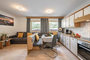 Kylskåp, ugn, spishäll och diskmaskin