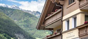 Ferienwohnung "AlpenChalet Niederkofler" Marilena mit Bergblick, WLAN & Garten