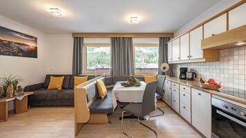 Frigorifero, forno, piano cottura, lavastoviglie