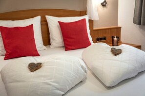 1 bedroom, free WiFi, bed sheets - Apartment "AlpenChalet Niederkofler" Vera with Mountain View, Sauna & Garden (Ahrntal)