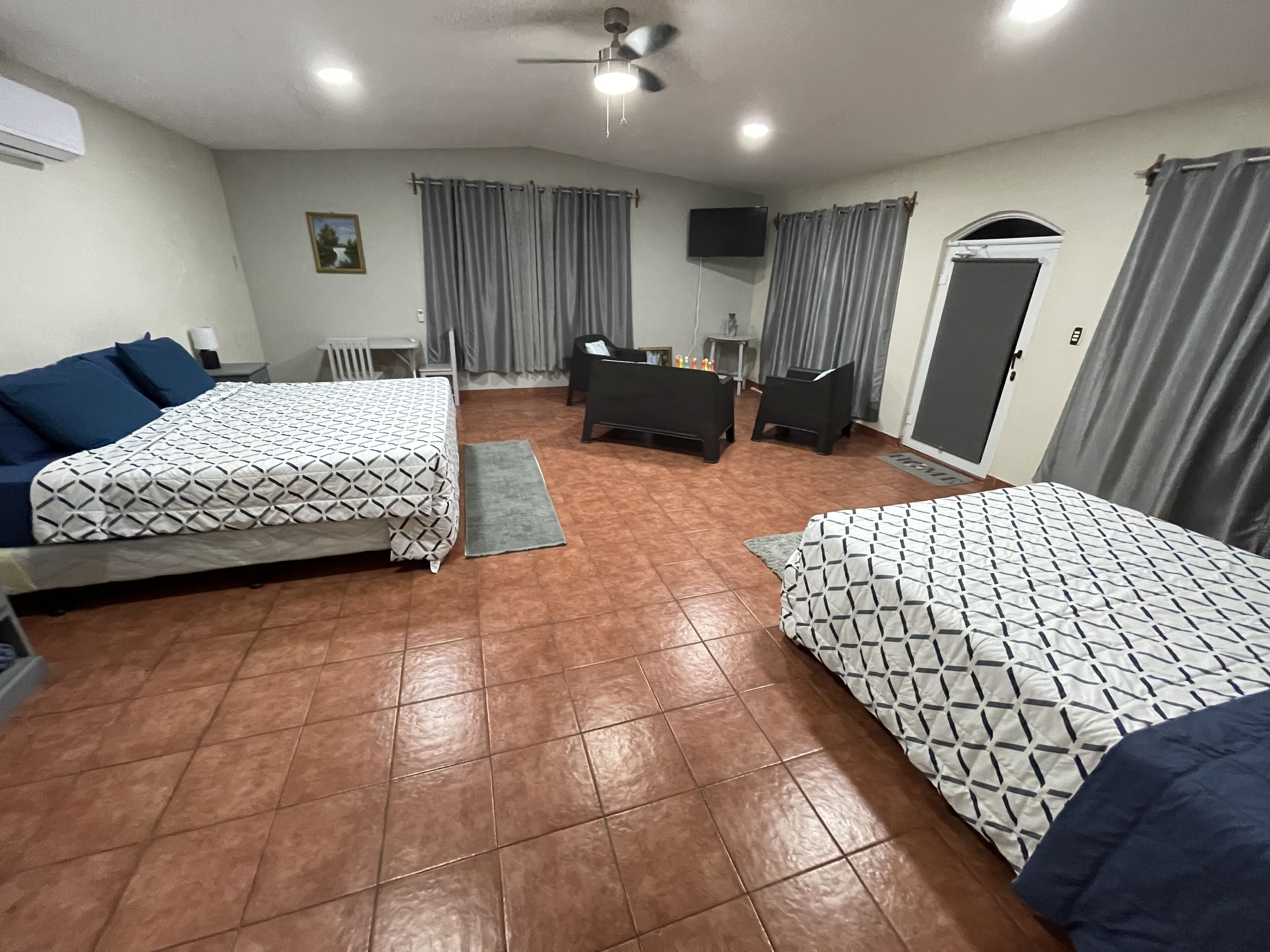 4 chambres, bureau, fer et planche à repasser, Wi-Fi gratuit