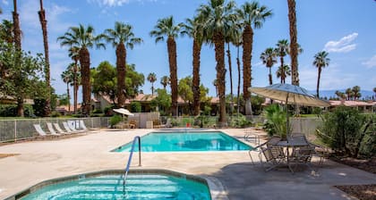 Sunny Palm Desert Escape on Golf Course