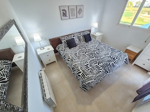 2 bedrooms, iron/ironing board, free WiFi, bed sheets - Townhouse overlooking golf course (La Torre Golf Resort)