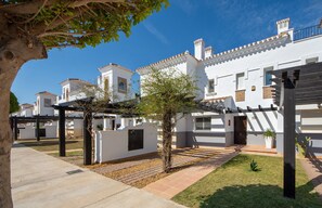 Exterior - Townhouse overlooking golf course (La Torre Golf Resort)