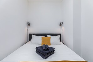 1 dormitorio, tabla de planchar con plancha, wifi gratis y ropa de cama