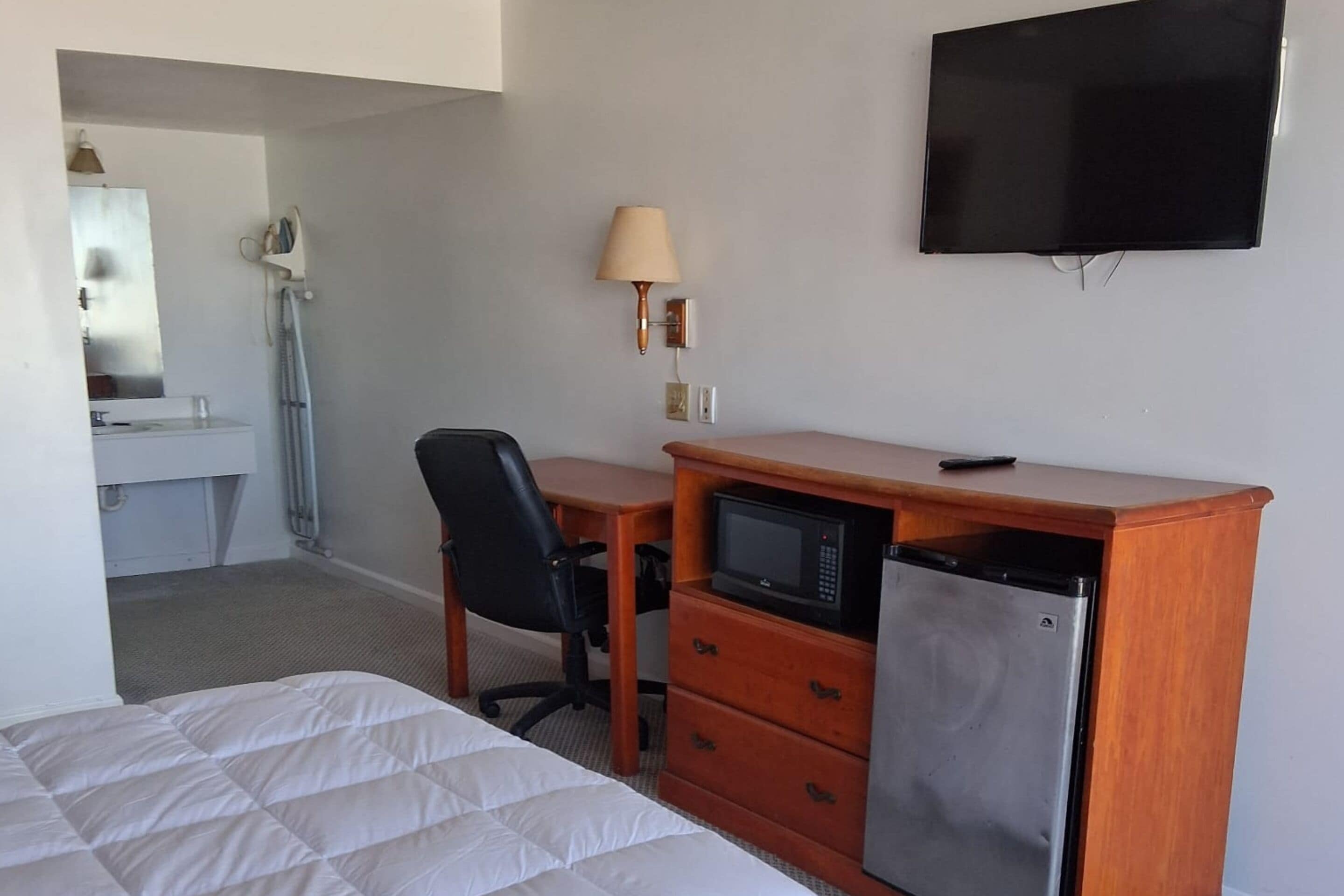 luxury room, 1 king bed, non smoking | desk, laptop workspace, blackout curtains, soundproofing