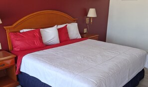 Quarto superluxo, 1 cama King, para não fumantes | Escrivaninha, espaço de trabalho para notebook, cortinas blackout