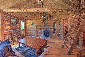 Living area - Montana Retreat: Original Hamilton Log Cabin! (Hamilton)