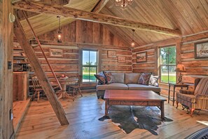 Living area - Montana Retreat: Original Hamilton Log Cabin! (Hamilton)