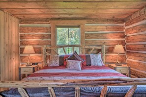 1 bedroom, Internet, bed sheets - Montana Retreat: Original Hamilton Log Cabin! (Hamilton)