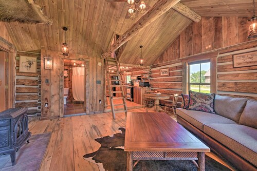 Montana Retreat: Original Hamilton Log Cabin!