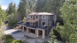 Exterior - Private custom entertaining home on the hill w view of valley & river (bonney lake)