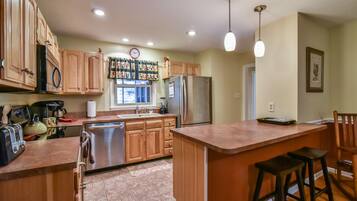 Casa, 3 habitaciones, chimenea | Cocina privada | Microondas, horno, parrilla de estufa y lavavajillas