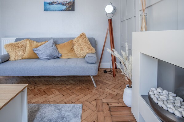 Cottage (3 Bedrooms) | Living area
