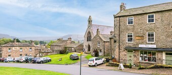 Beautiful, 2 bedroom, first floor apartment, at the heart of a busting Dales Village.