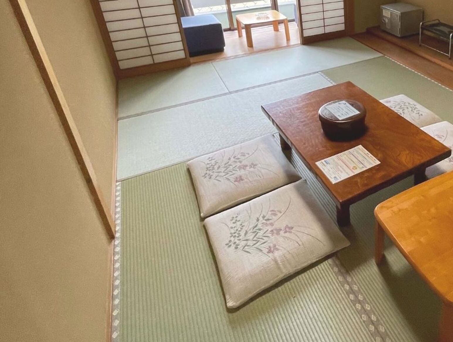 Free WiFi, bed sheets