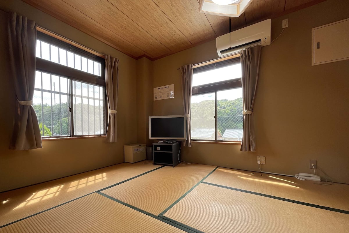 Habitación superior con 2 camas individuales, para no fumadores | Wifi gratis y ropa de cama