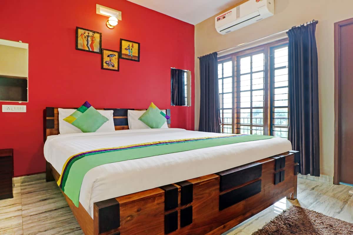 Standard Room | Desk, iron/ironing board, rollaway beds, bed sheets