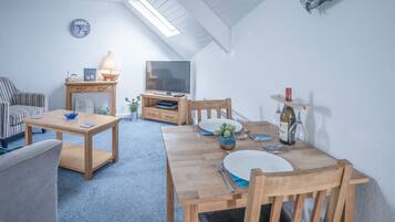 Apartment (1 Bedroom) | Living area | 32-inch TV with cable channels