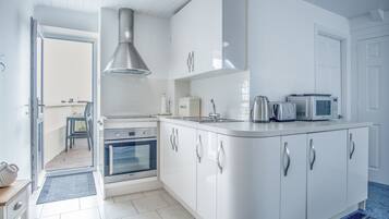 Leilighet (1 Bedroom) | Eget kjøkken | Kjøleskap, mikrobølgeovn, ovn og kokeplater